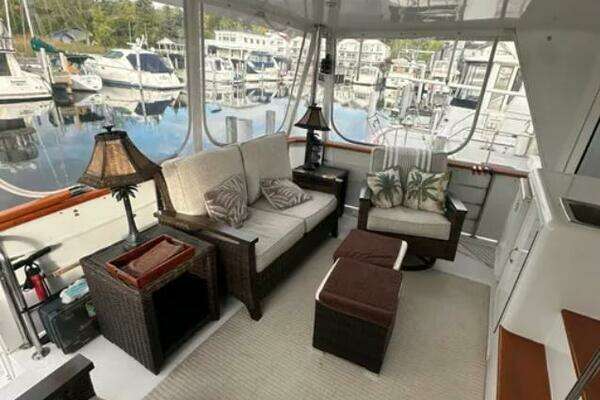 Hatteras 48 Cockpit Motor Yacht Yacht For Sale