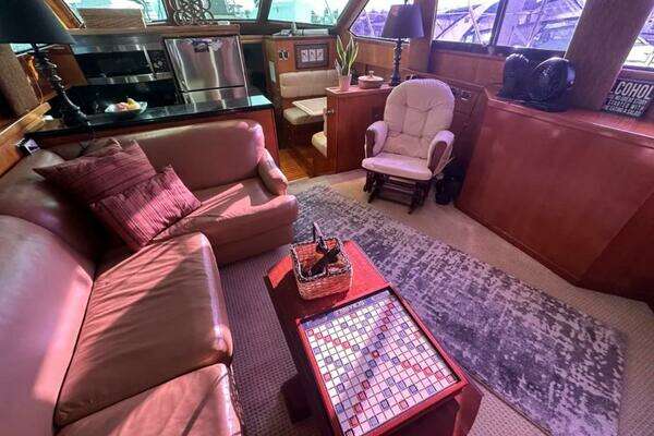 Hatteras 48 Cockpit Motor Yacht Yacht For Sale