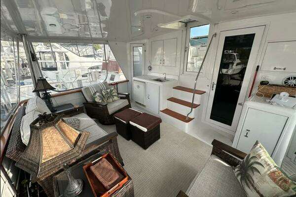 Hatteras 48 Cockpit Motor Yacht Yacht For Sale