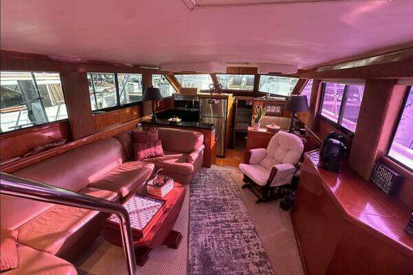 Hatteras 48 Cockpit Motor Yacht Yacht For Sale