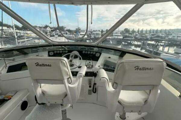 Hatteras 48 Cockpit Motor Yacht Yacht For Sale