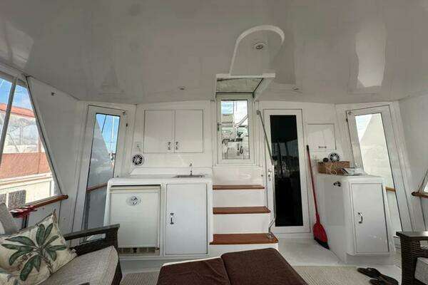 Hatteras 48 Cockpit Motor Yacht Yacht For Sale