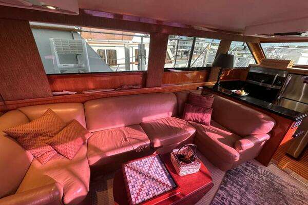 Hatteras 48 Cockpit Motor Yacht Yacht For Sale