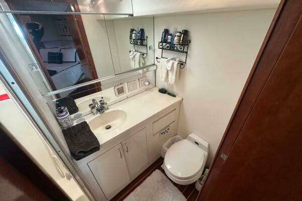 Hatteras 48 Cockpit Motor Yacht Yacht For Sale