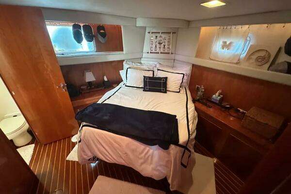 Hatteras 48 Cockpit Motor Yacht Yacht For Sale