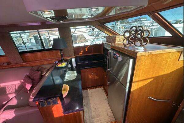 Hatteras 48 Cockpit Motor Yacht Yacht For Sale