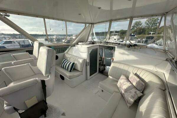 Hatteras 48 Cockpit Motor Yacht Yacht For Sale