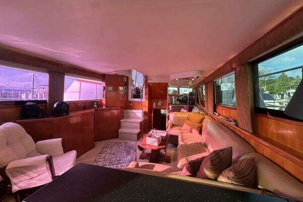 Hatteras 48 Cockpit Motor Yacht Yacht For Sale