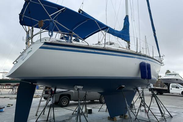 Relentless 34ft Hunter Yacht For Sale