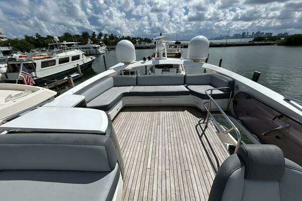 2014 Princess 72
