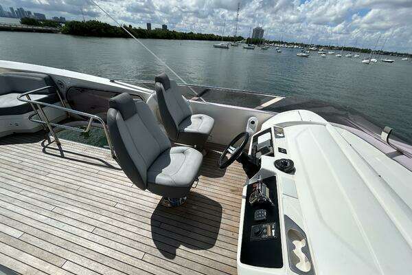 2014 Princess 72