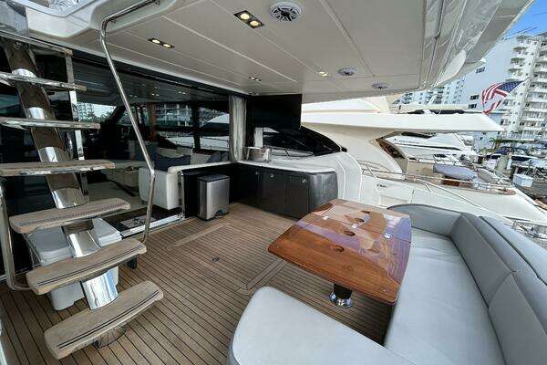2014 Princess 72