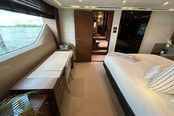 2014 Princess 72