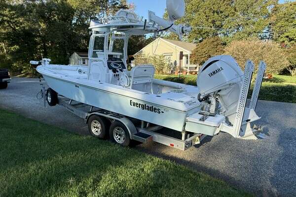 24-ft-Everglades-2023-243 Center Console- Cape May New Jersey United States  yacht for sale