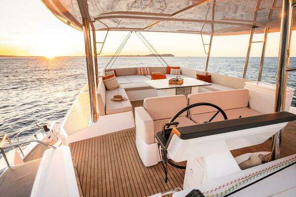 Bali 5.8 Yacht For Sale