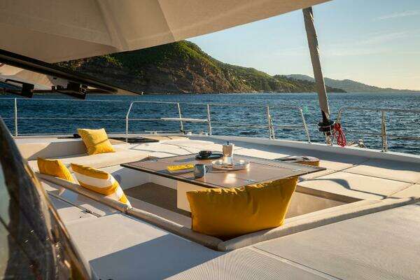 Bali 5.8 Yacht For Sale