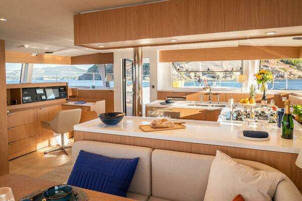 Bali 5.8 Yacht For Sale