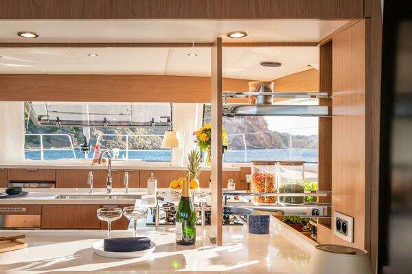 Bali 5.8 Yacht For Sale