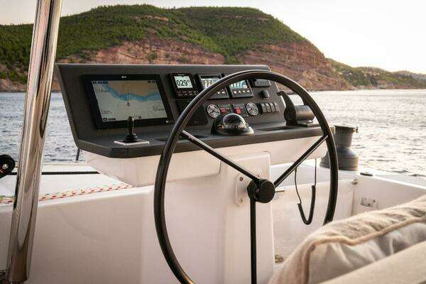 Bali 5.8 Yacht For Sale