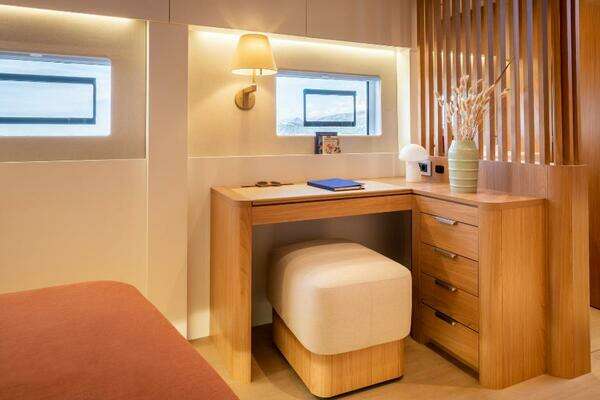 Bali 5.8 Yacht For Sale