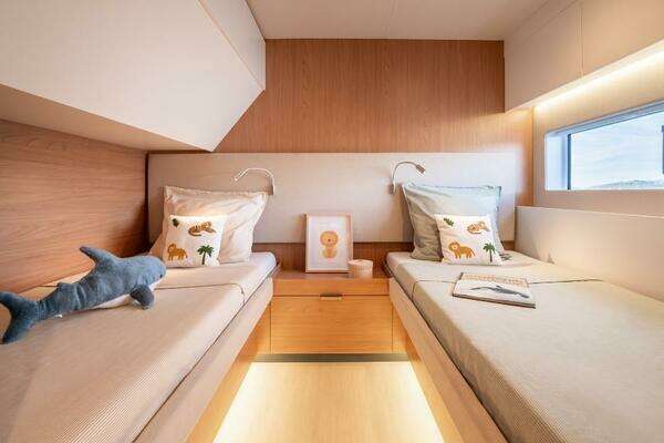 Bali 5.8 Yacht For Sale