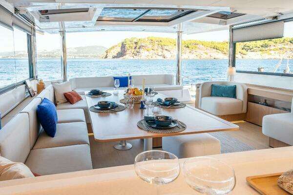 Bali 5.8 Yacht For Sale