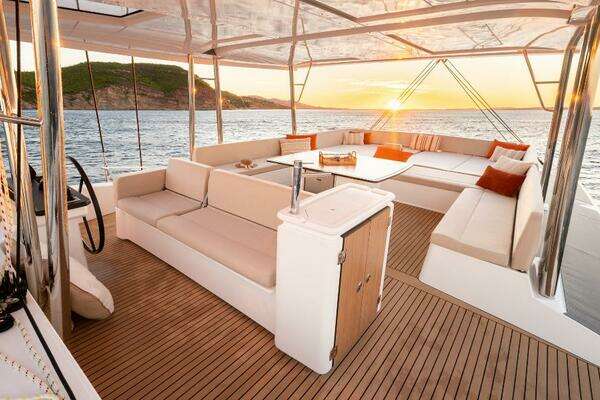 Bali 5.8 Yacht For Sale