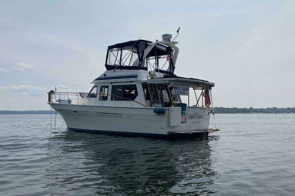 Photo of the 1989 Kha Shing 40 Sedan "First Light"