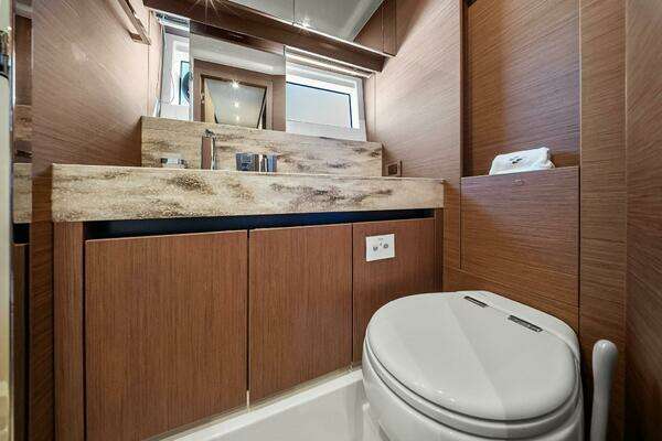 Prestige X70 Yacht For Sale