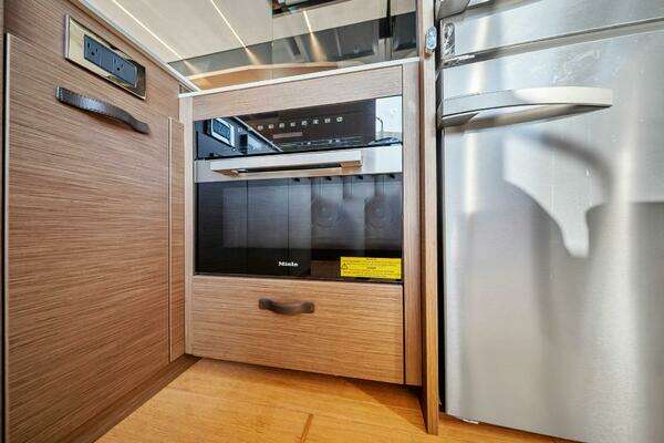 Prestige X70 Yacht For Sale