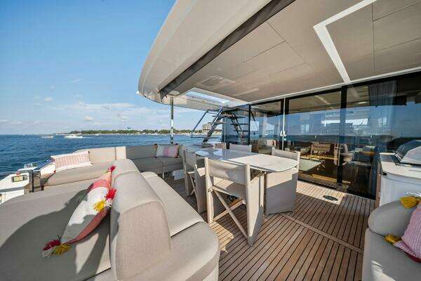 Prestige X70 Yacht For Sale