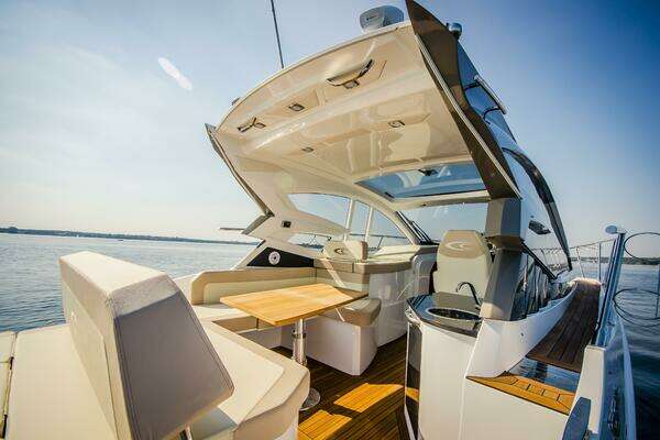 Cobrey 33 HT Yacht For Sale