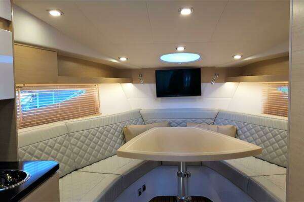 Cobrey 33 HT Yacht For Sale