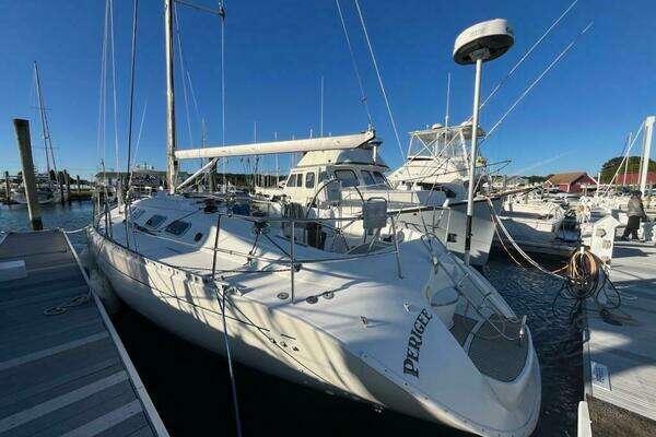 Photo of the 1996 Beneteau 42s7 "Perigee"