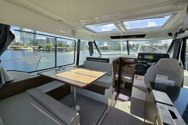 Jeanneau NC 1095 Yacht For Sale