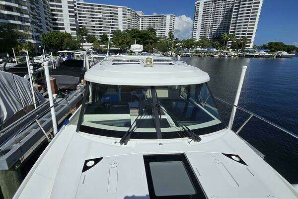 Jeanneau NC 1095 Yacht For Sale