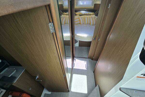 Jeanneau NC 1095 Yacht For Sale