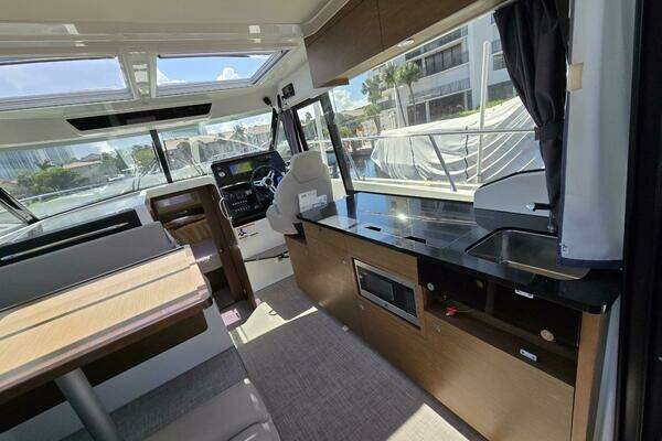 Jeanneau NC 1095 Yacht For Sale