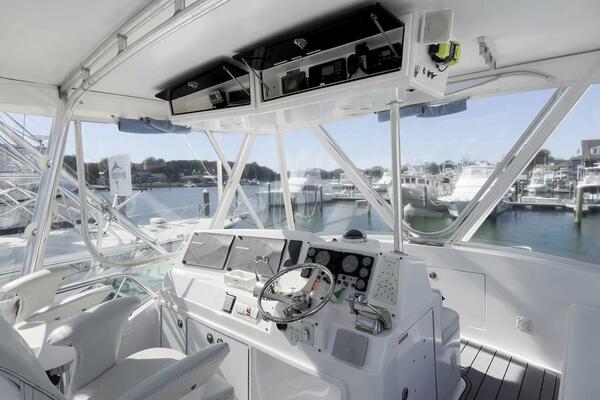 Egg Harbor 37 VALAHSEA - Flybridge - Helm