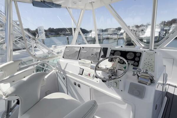 Egg Harbor 37 VALAHSEA - Flybridge - Helm