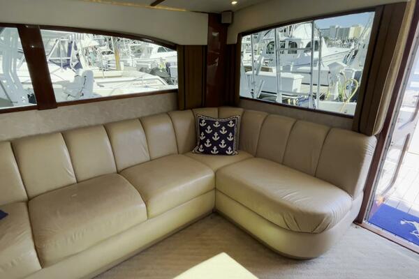 Egg Harbor 37 VALAHSEA - Salon