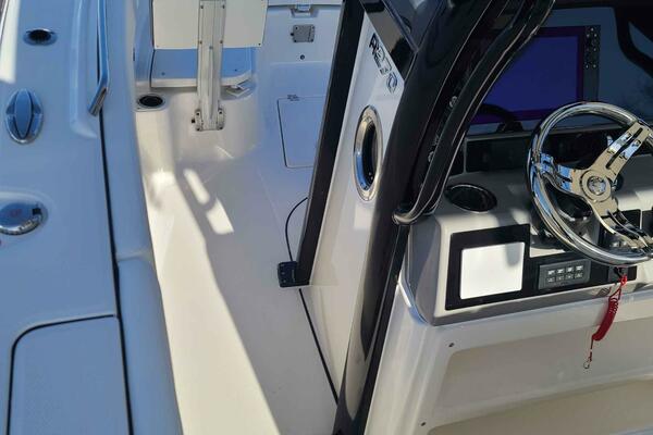 28ft Robalo Yacht For Sale