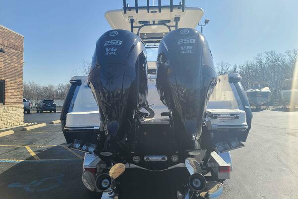 28ft Robalo Yacht For Sale