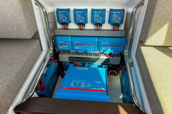 Axopar 37 Cross Cabin Yacht For Sale