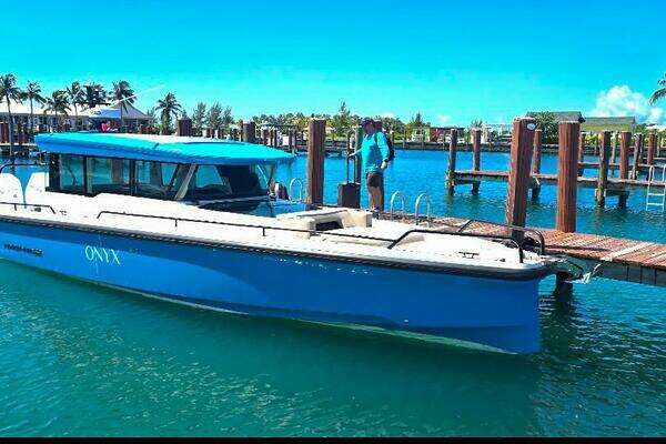 Axopar 37 Cross Cabin Yacht For Sale