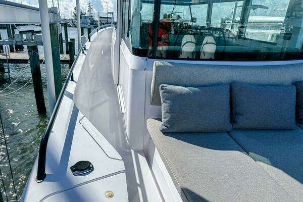 Axopar 37 Cross Cabin Yacht For Sale