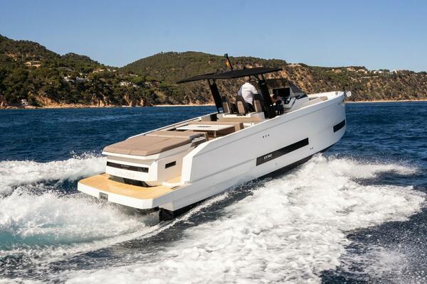 32ft De Antonio Yacht For Sale