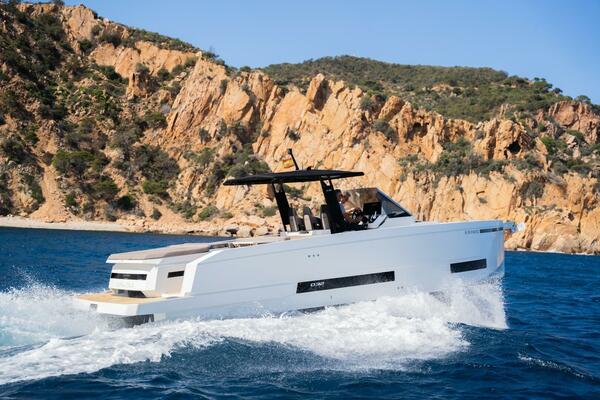 32ft De Antonio Yacht For Sale
