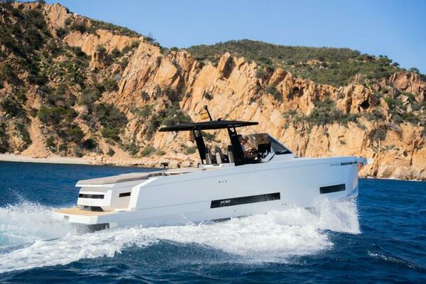 32ft De Antonio Yacht For Sale