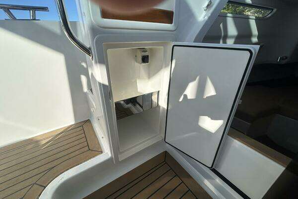 Nimbus T9 Yacht For Sale